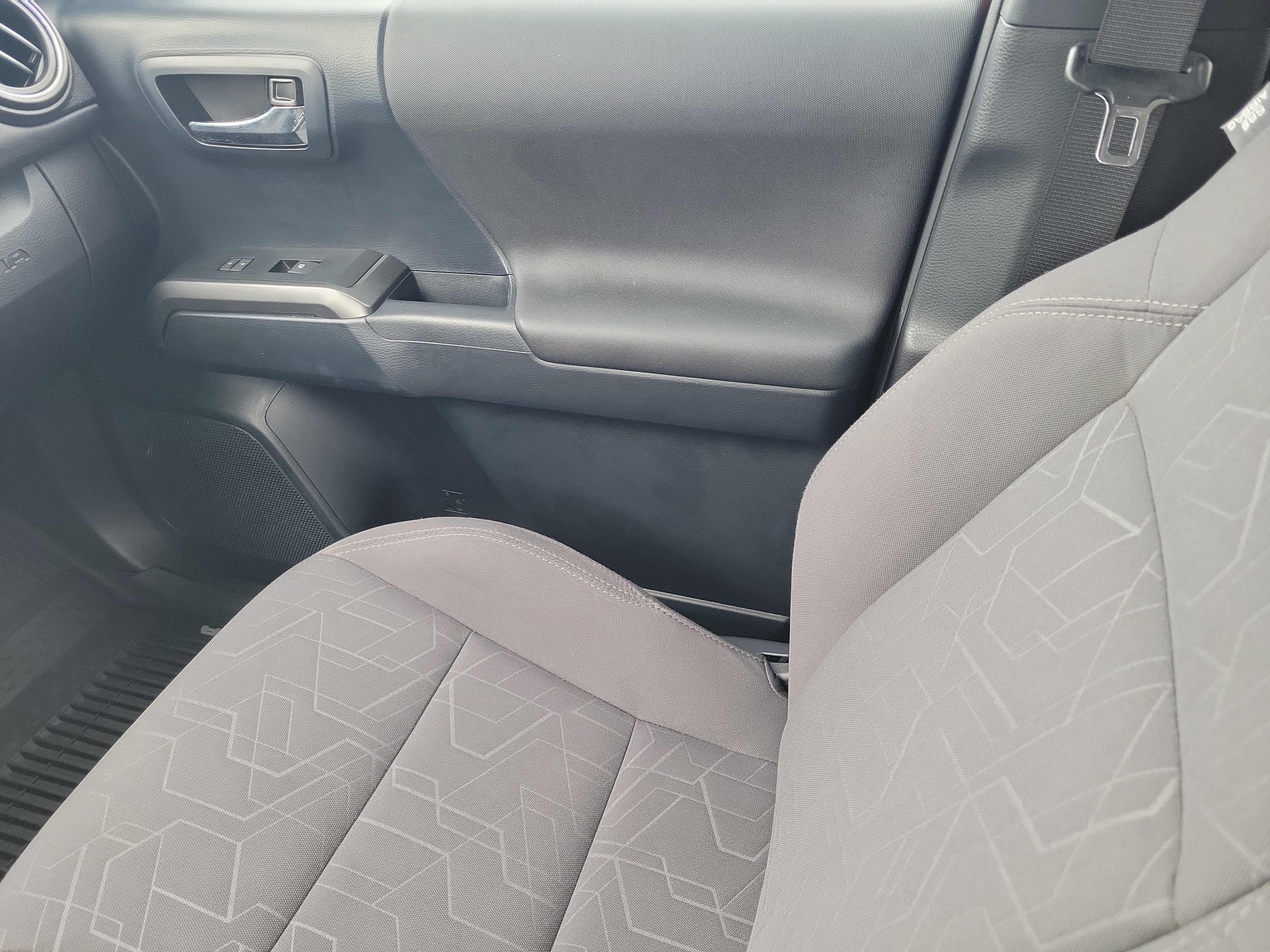 Used 2019 Toyota Tacoma TRD Sport AWD/4WD image 18