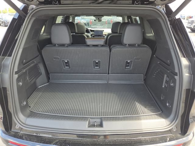New 2026 GMC Acadia Denali Ultimate w/ LPO, Floor Liner Package AWD/4WD image 28