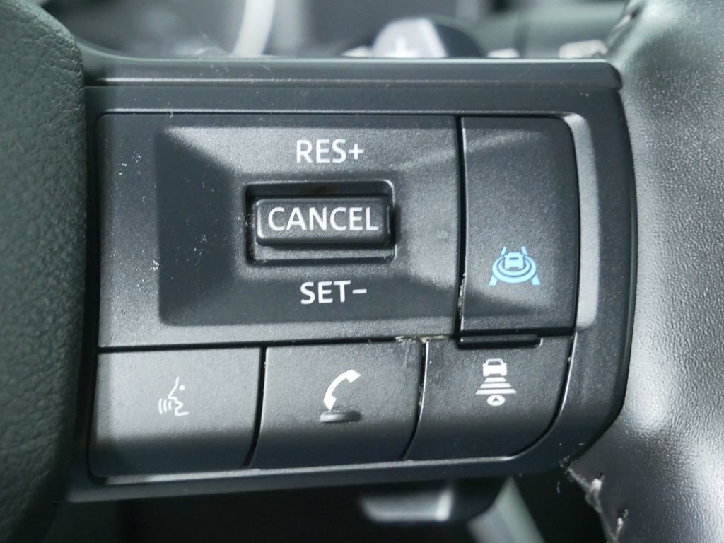 Used 2025 Nissan Rogue SV AWD/4WD image 26