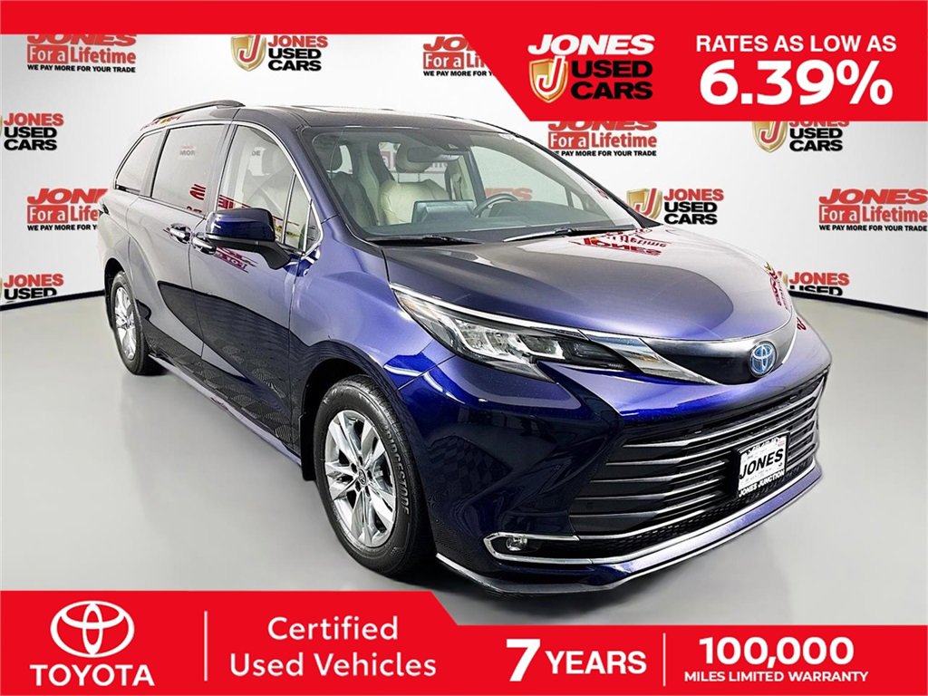 Certified 2023 Toyota Sienna XLE image 1