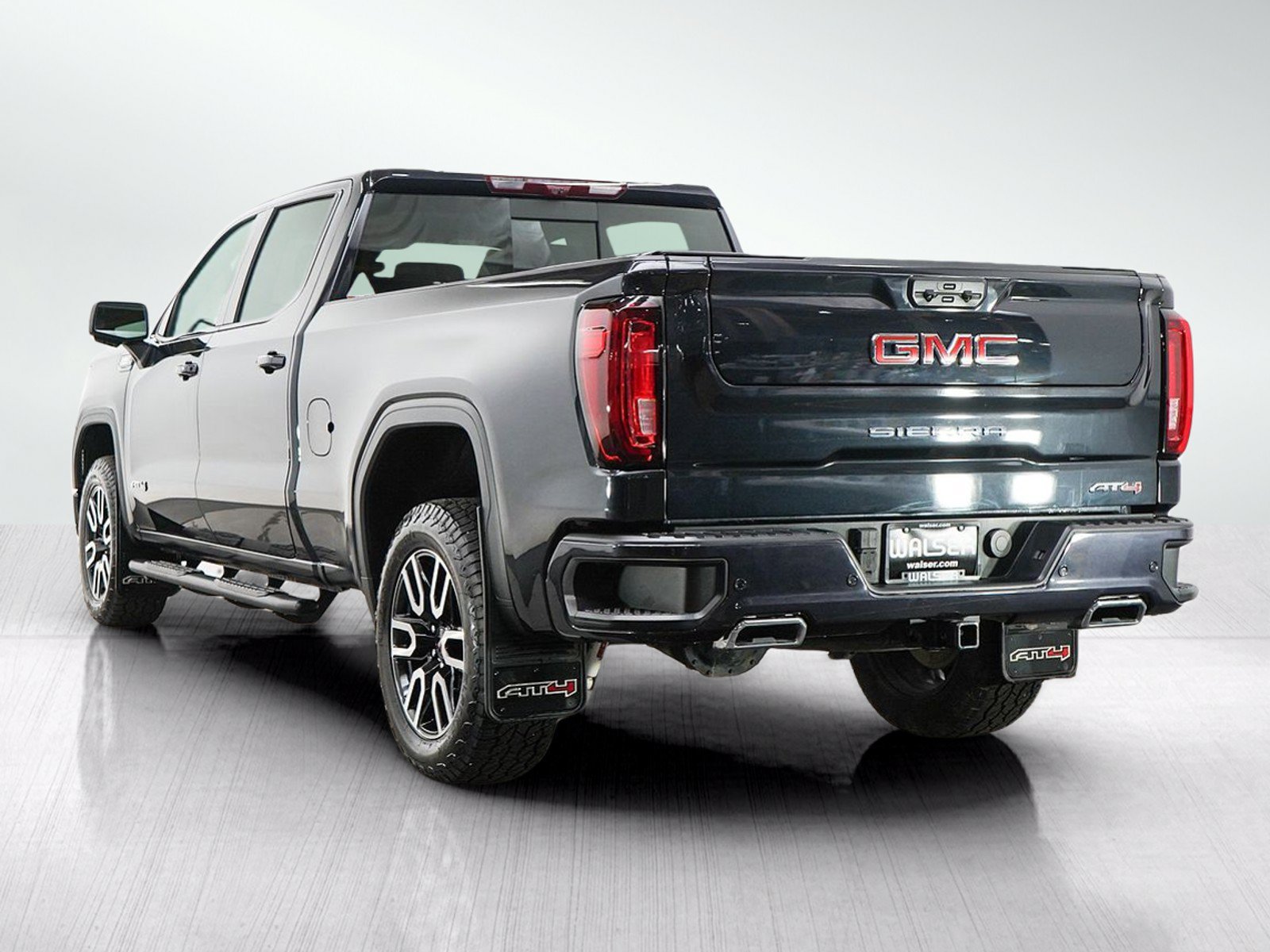 Used 2025 GMC Sierra 1500 AT4 w/ Technology Package AWD/4WD image 3