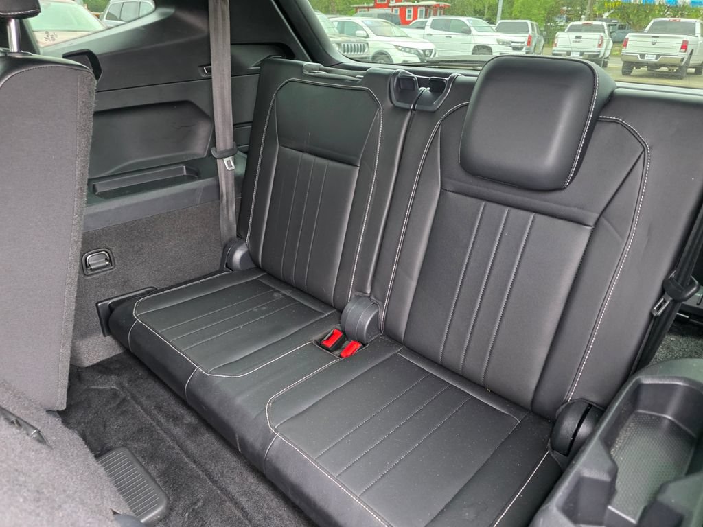 Used 2024 Volkswagen Tiguan SE R-Line FWD image 12