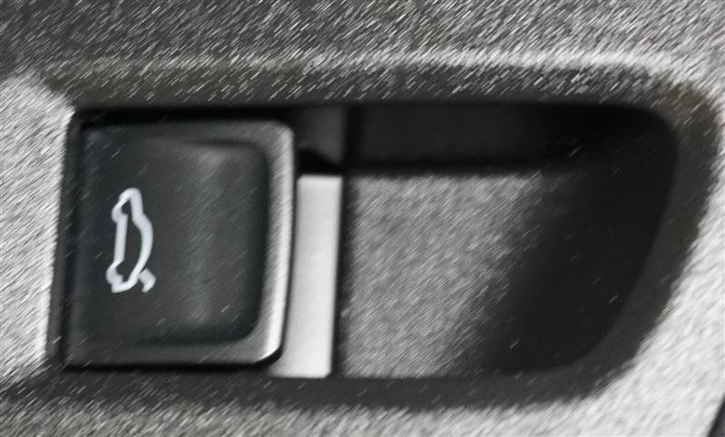 Used 2021 Volkswagen Atlas Cross Sport SEL Premium image 46