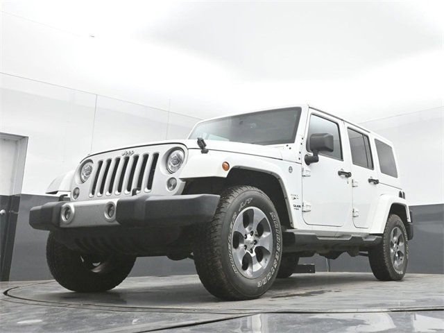 Used 2017 Jeep Wrangler Unlimited Sahara w/ Connectivity Group image 36