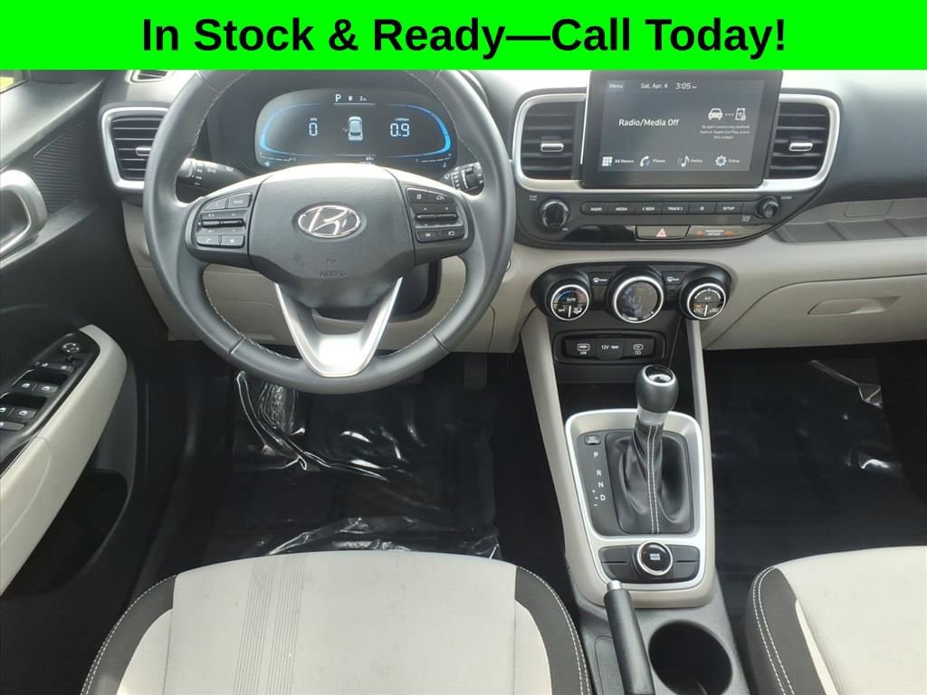Used 2025 Hyundai Venue SEL image 9