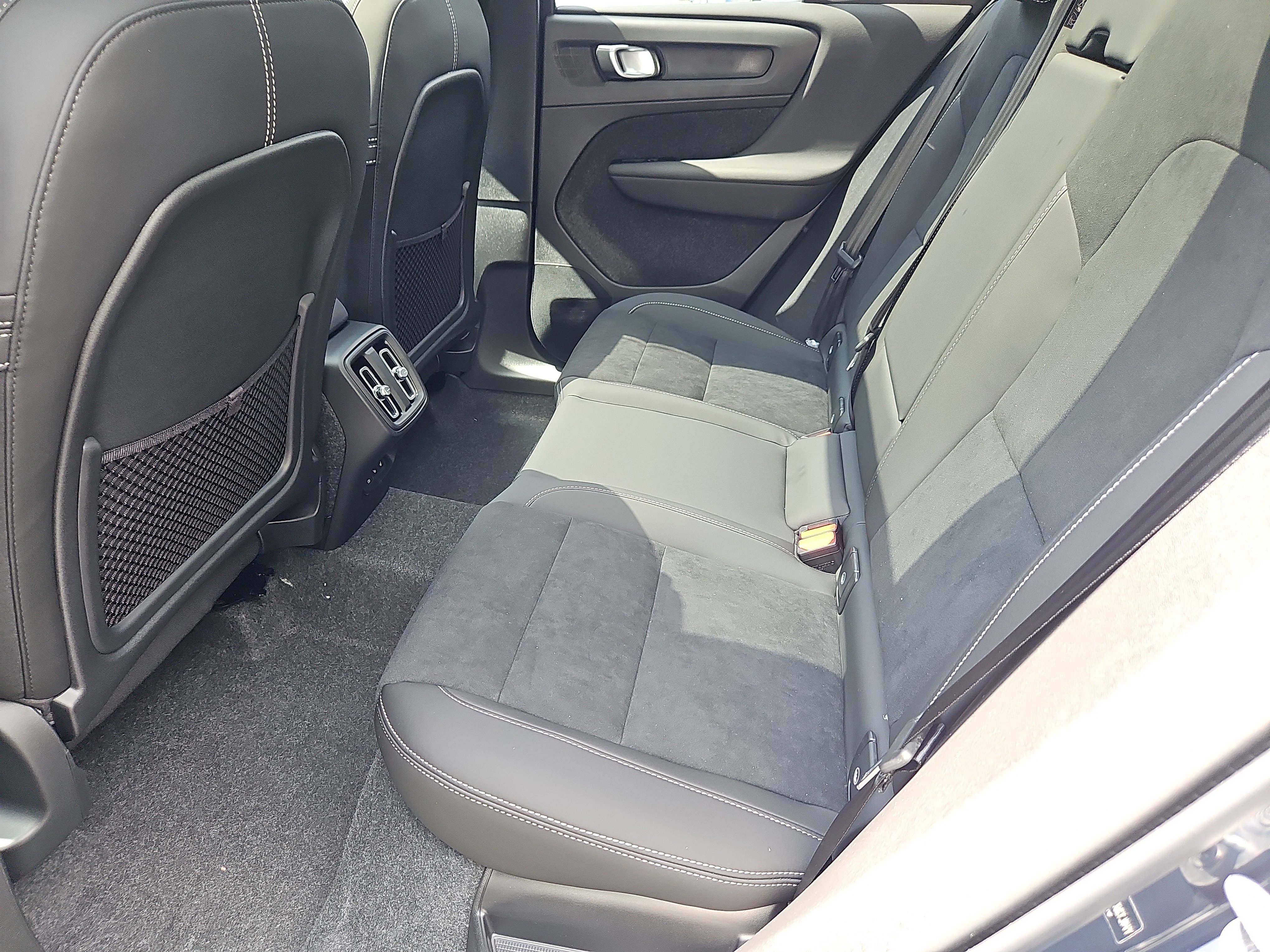 New 2026 Volvo XC40 B5 Ultra w/ Protection Package Premier image 22