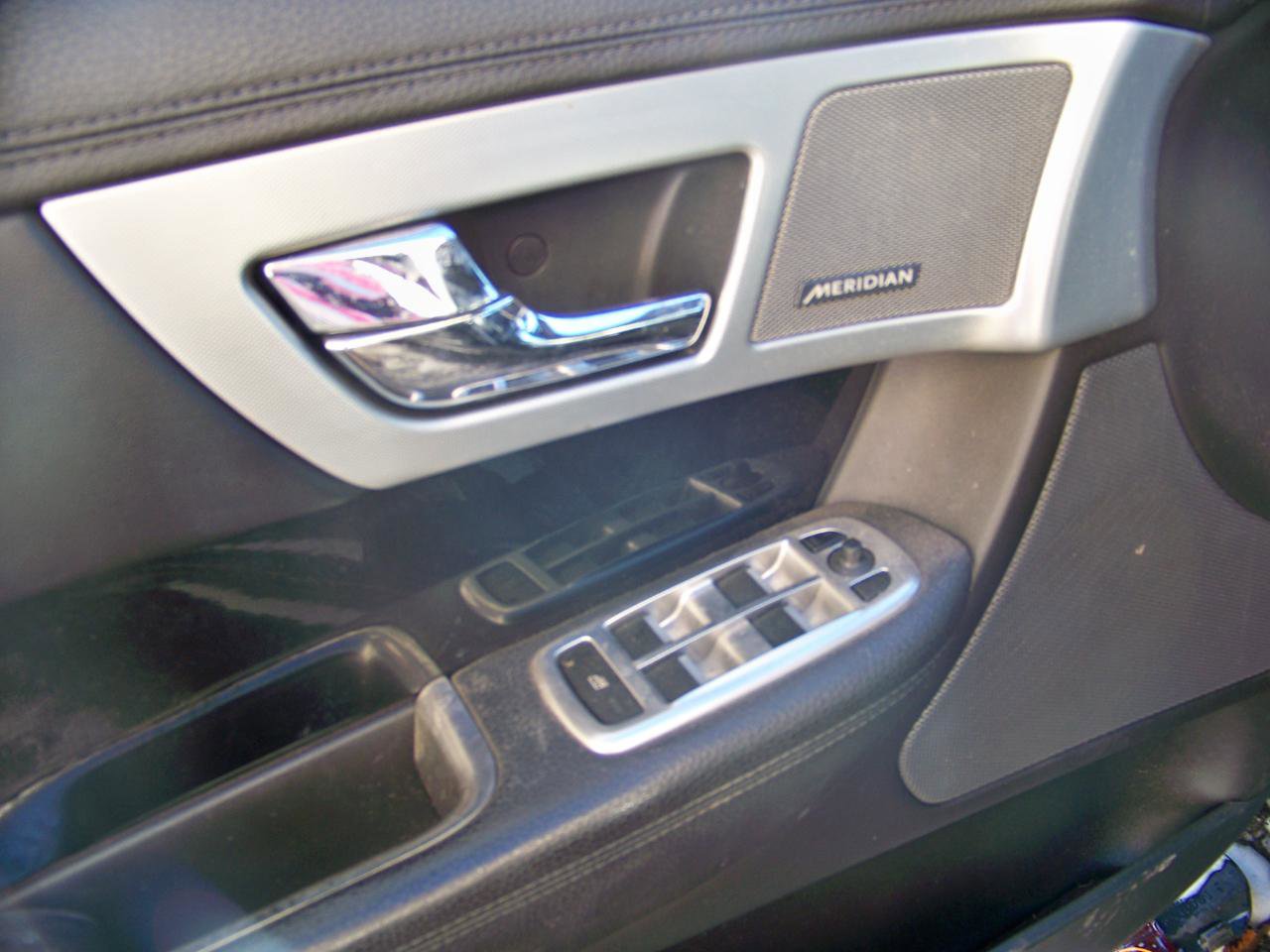 Used 2015 Jaguar XF Sport RWD image 8