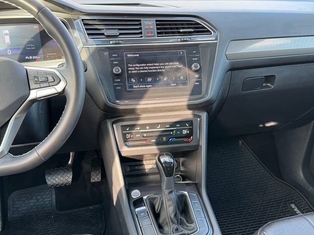 Certified 2022 Volkswagen Tiguan SE w/ Panoramic Sunroof Package image 13