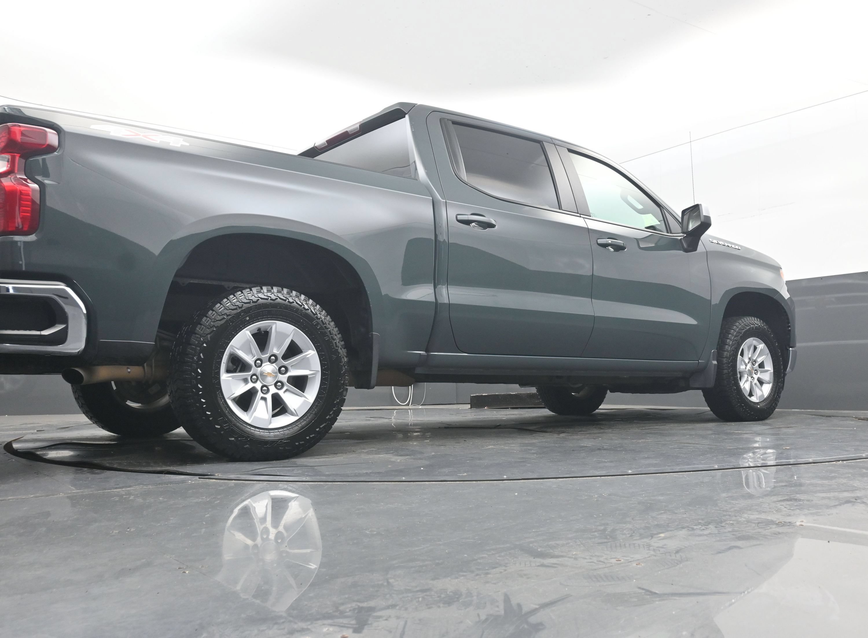 Used 2025 Chevrolet Silverado 1500 LT AWD/4WD image 28