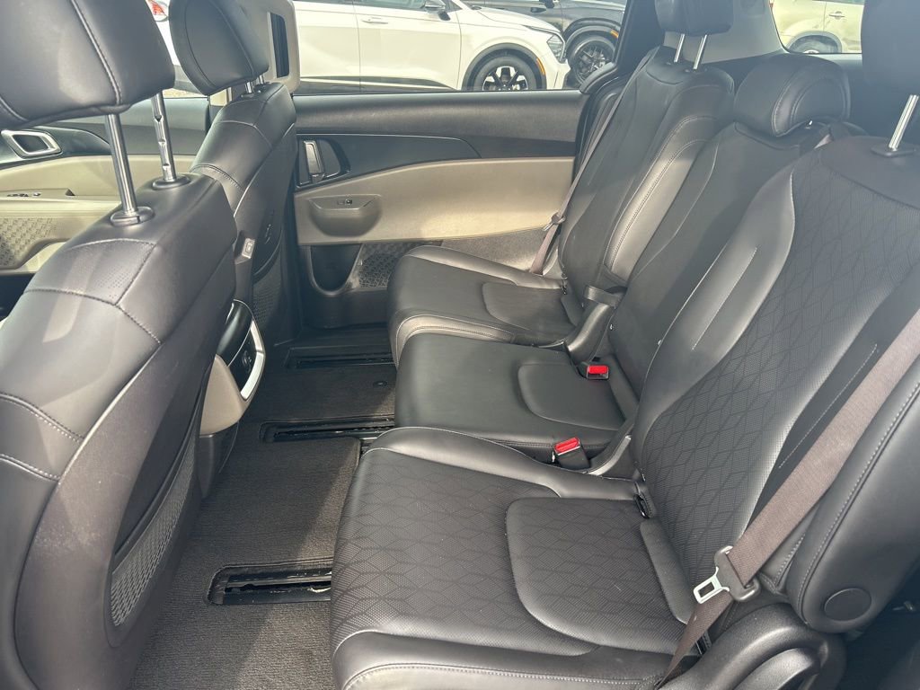 Used 2025 Kia Carnival image 18