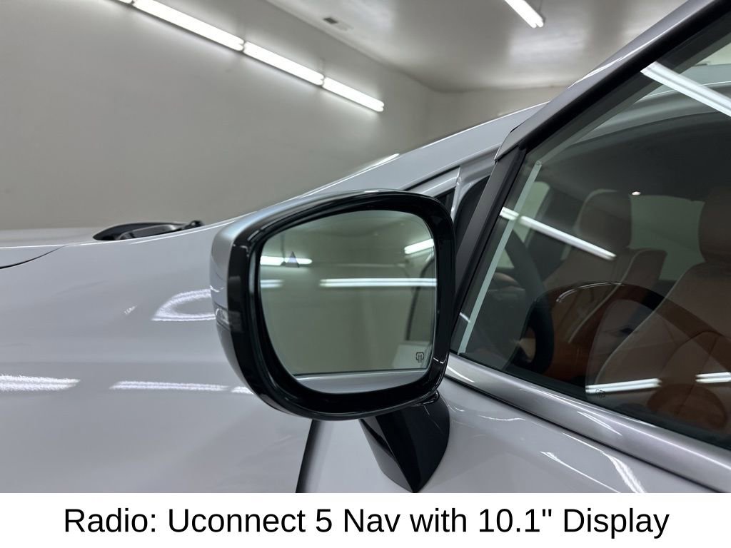 Used 2026 Chrysler Pacifica Pinnacle image 16