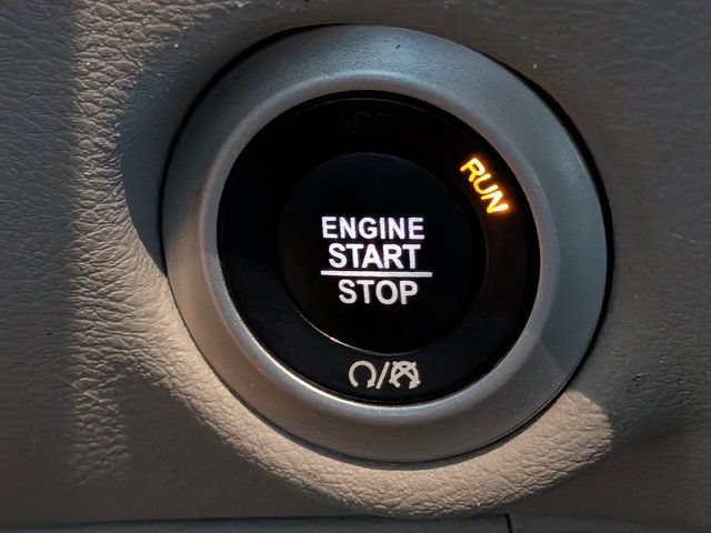 Used 2023 Chrysler Pacifica Touring-L FWD image 34