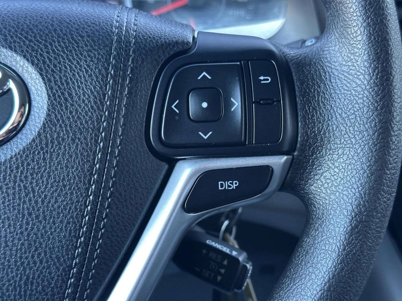Used 2017 Toyota Sienna LE AWD/4WD image 27