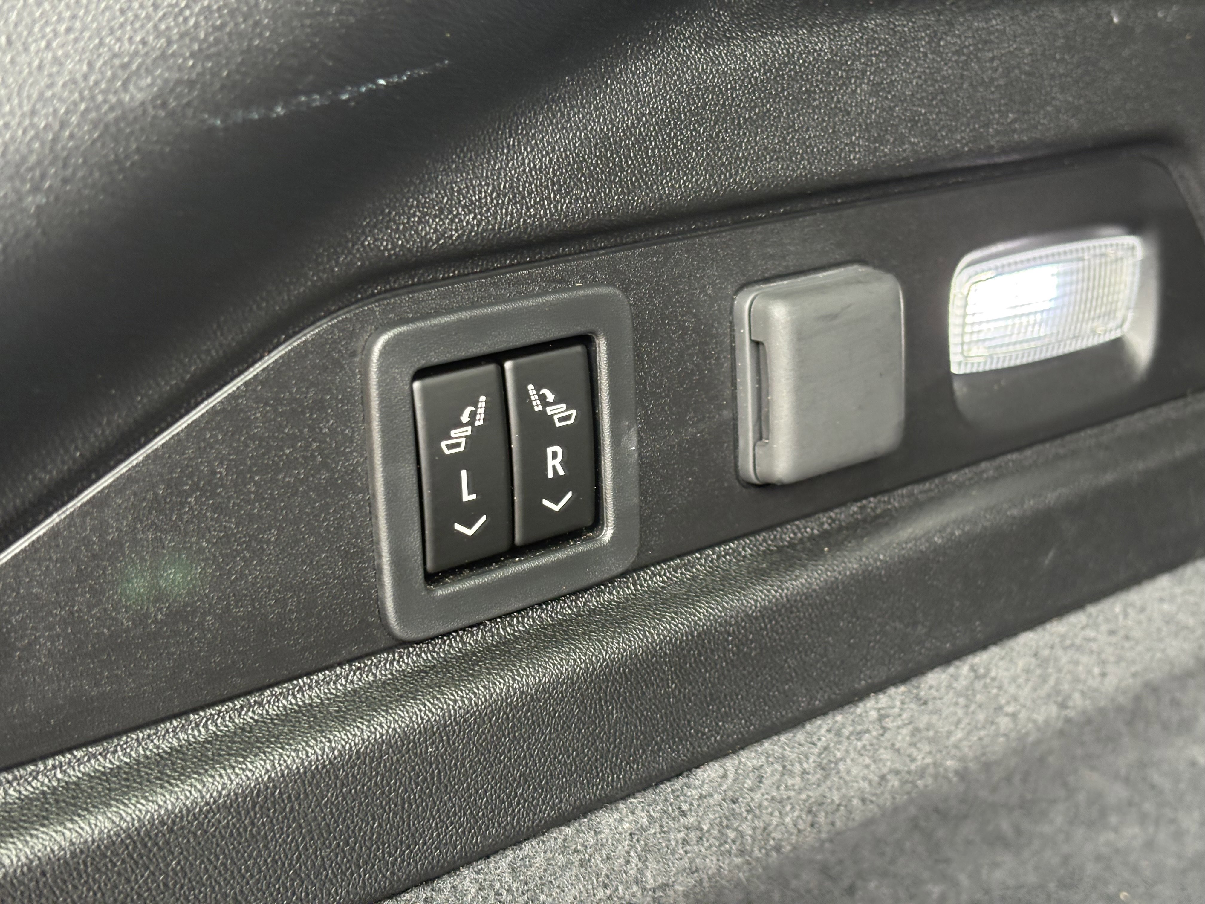 Used 2024 Cadillac Lyriq Luxury w/ LPO, Floor Liner Package AWD/4WD image 10