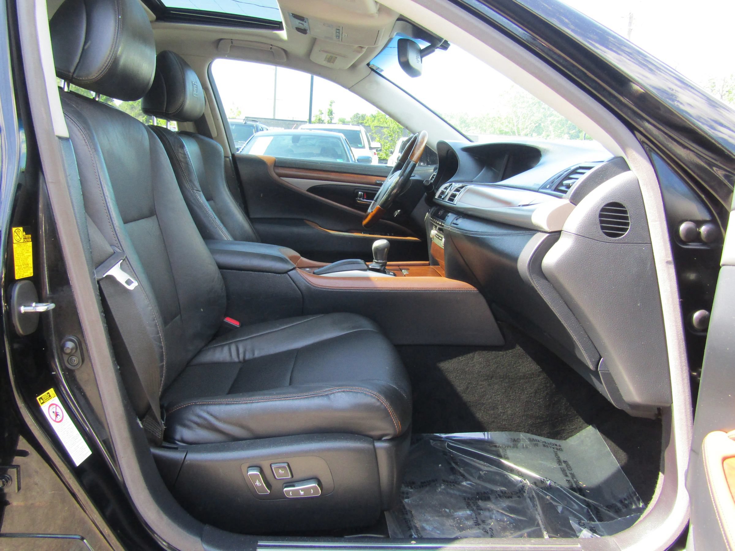 Used 2013 Lexus LS 460 AWD w/ Comfort Pkg image 15