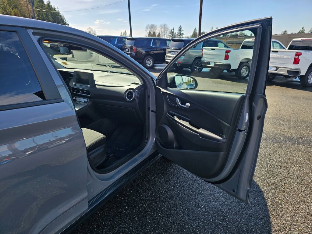 Used 2023 Hyundai Kona SE image 26
