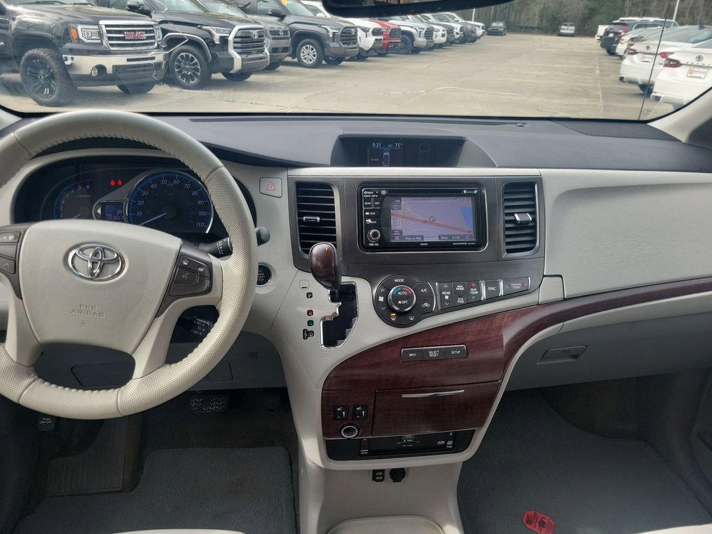 Used 2013 Toyota Sienna XLE w/ Entertainment Pkg image 29