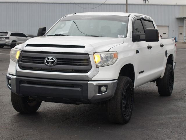 Used 2015 Toyota Tundra SR5 w/ SR5 Upgrade Package image 2