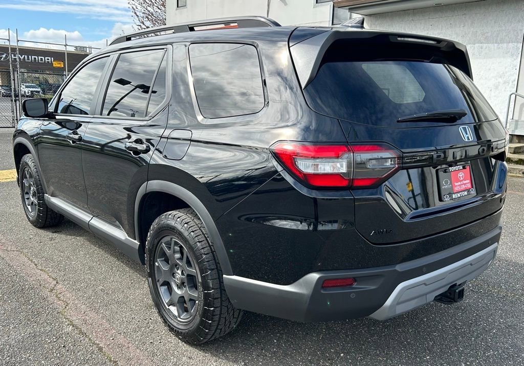 Used 2025 Honda Pilot TrailSport image 7