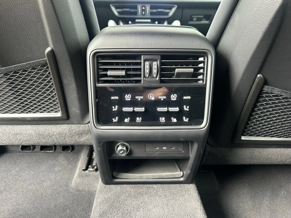 Certified 2025 Porsche Cayenne E-Hybrid AWD/4WD image 39