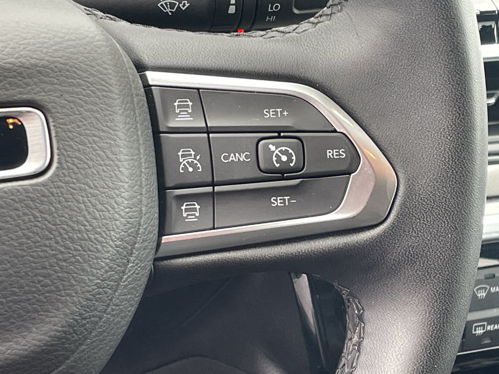 Used 2025 Jeep Compass Limited AWD/4WD image 14