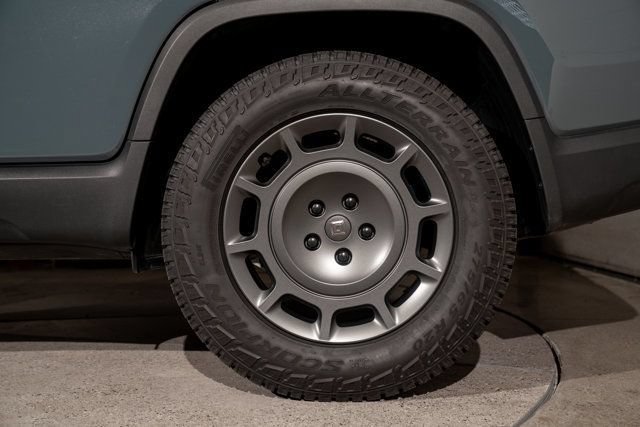 Used 2026 Rivian R1T Premium AWD/4WD image 22
