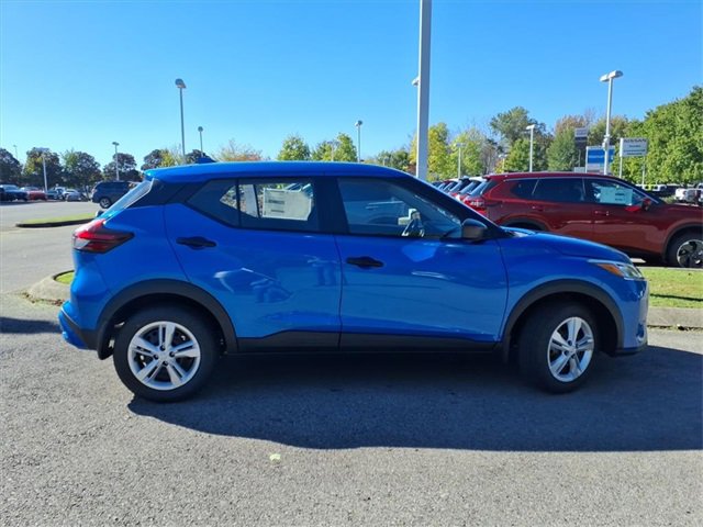New 2025 Nissan Kicks Play S image 2