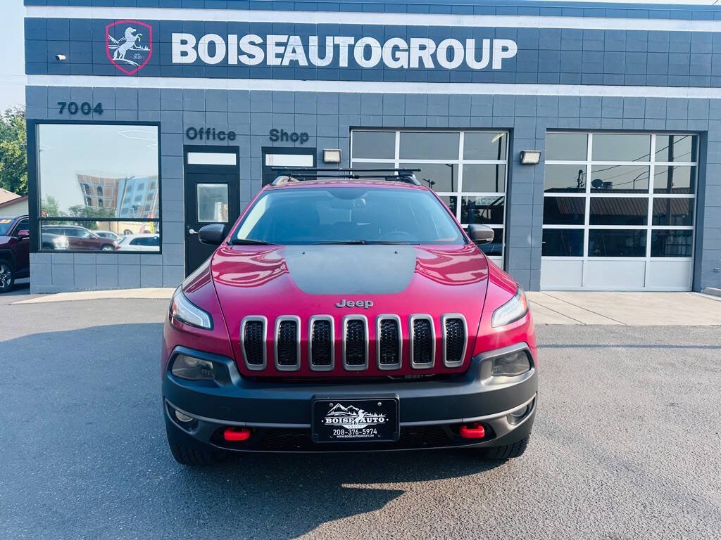 Used 2017 Jeep Cherokee Trailhawk AWD/4WD image 2