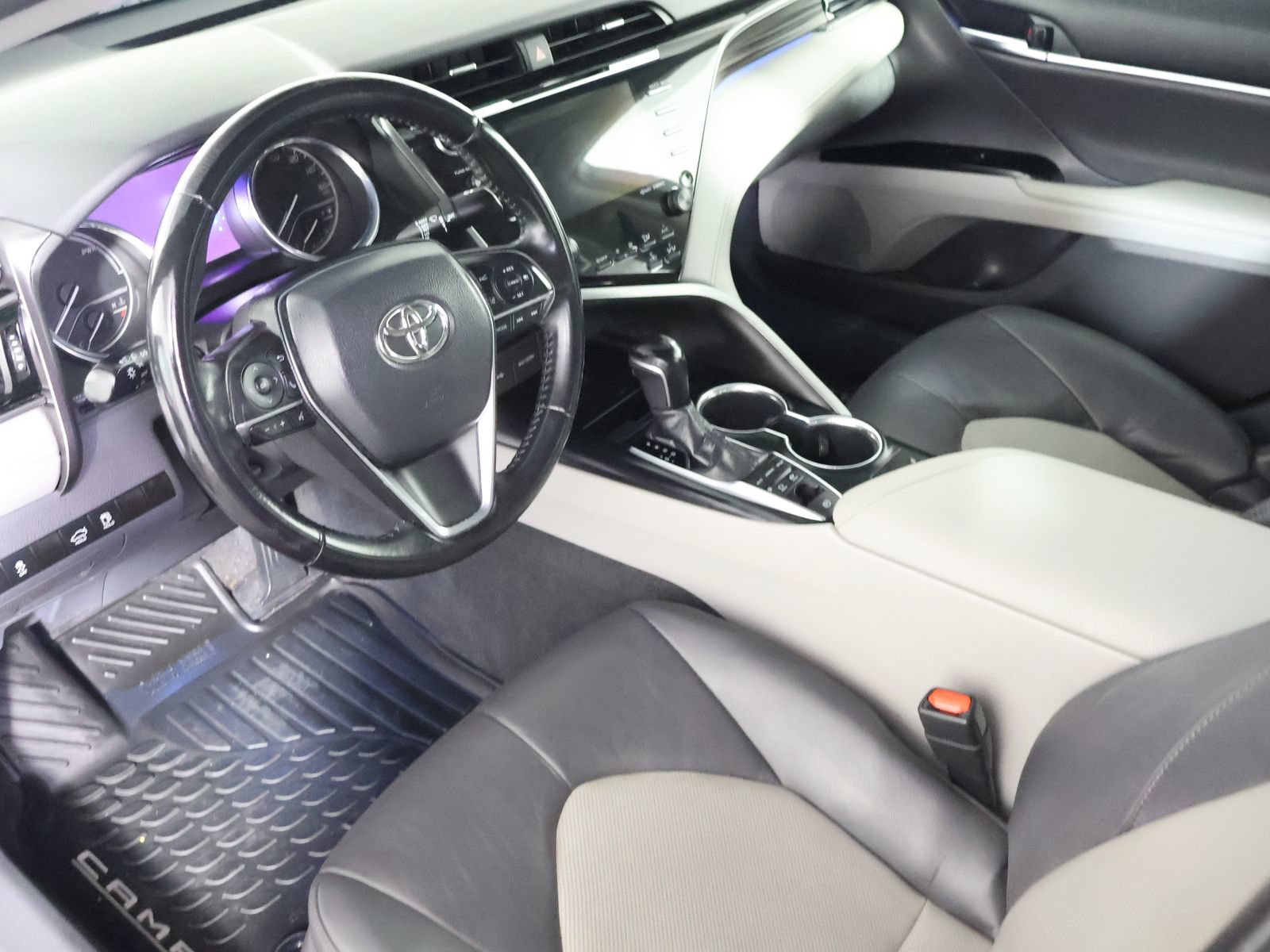 Used 2020 Toyota Camry XLE FWD image 22