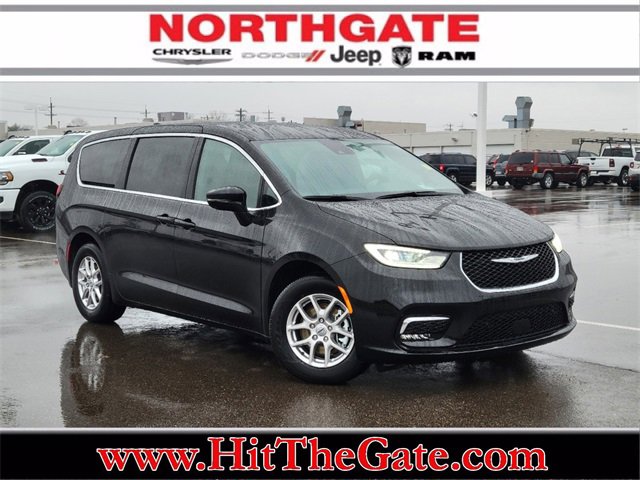 New 2025 Chrysler Pacifica Select