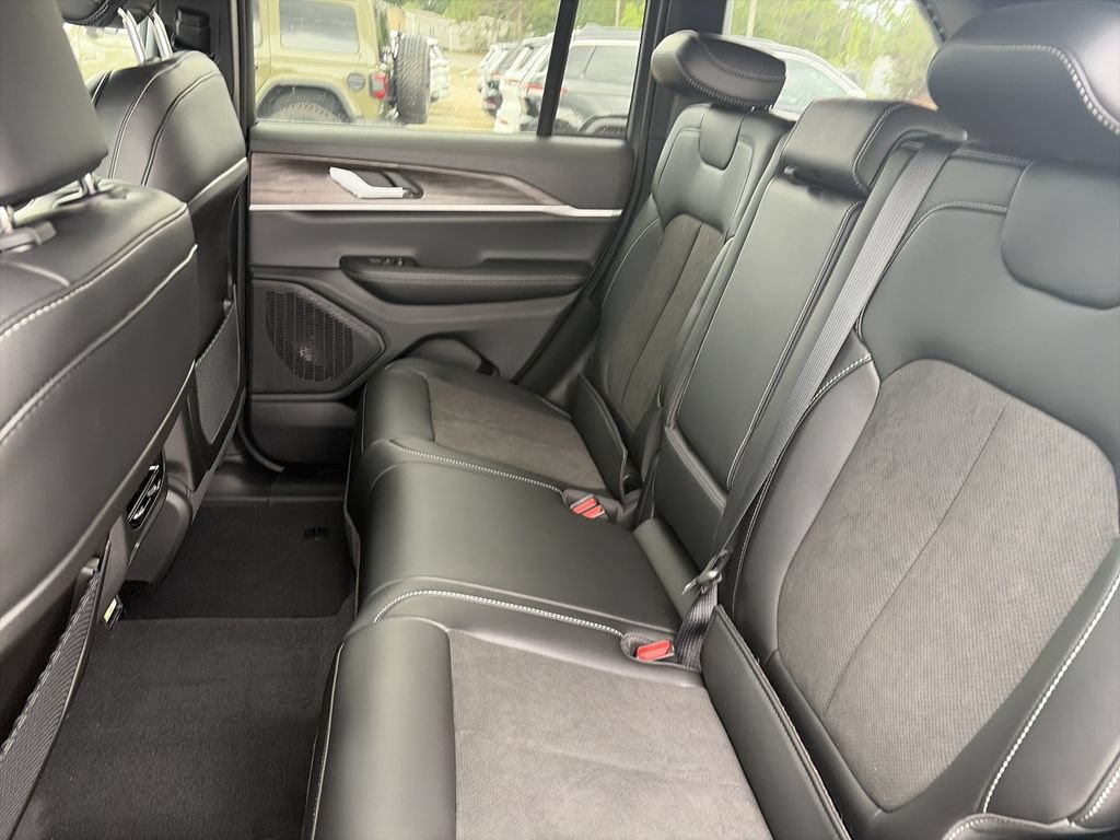 New 2026 Jeep Grand Cherokee Altitude RWD image 32