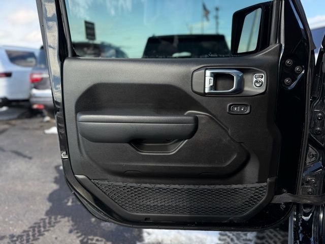 Used 2024 Jeep Gladiator Mojave w/ Convenience Group image 11
