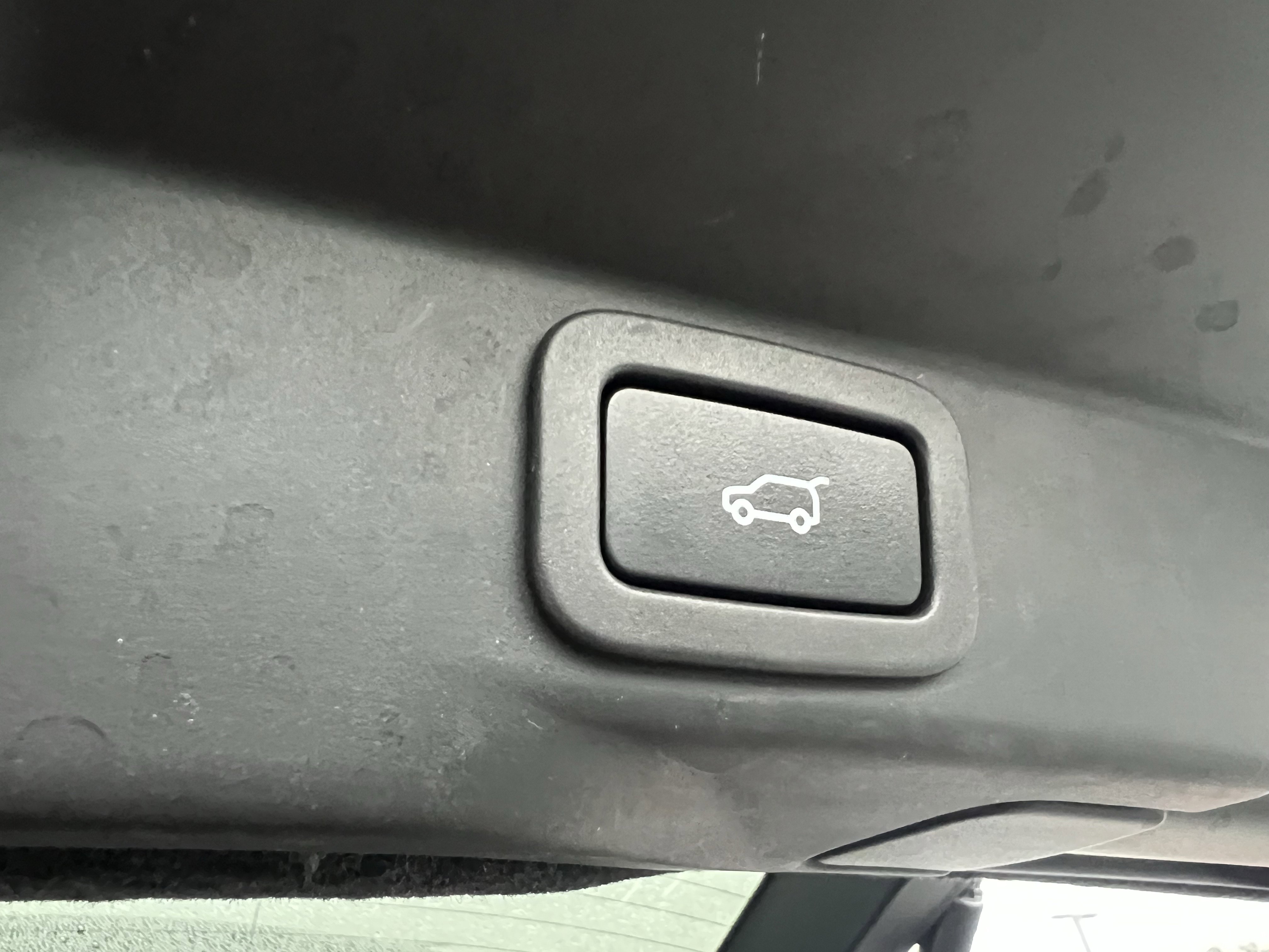 Used 2020 Land Rover Range Rover Sport SVR image 41