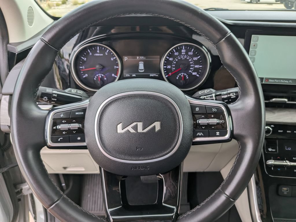 Used 2024 Kia Carnival EX FWD image 30