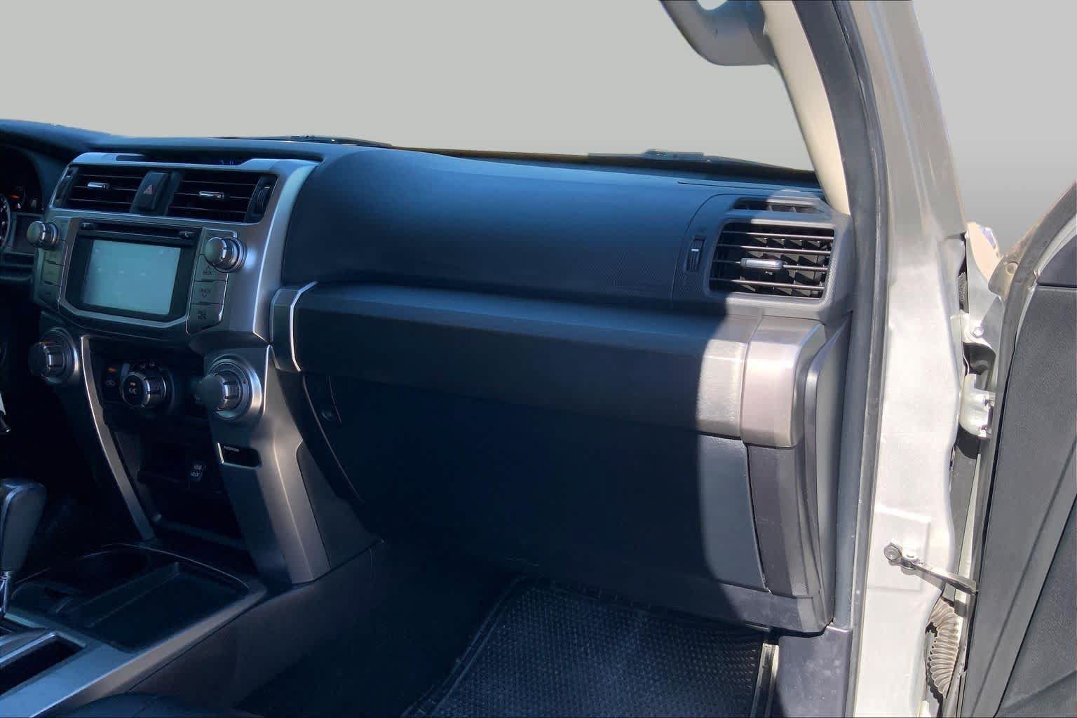 Used 2016 Toyota 4Runner SR5 RWD image 18