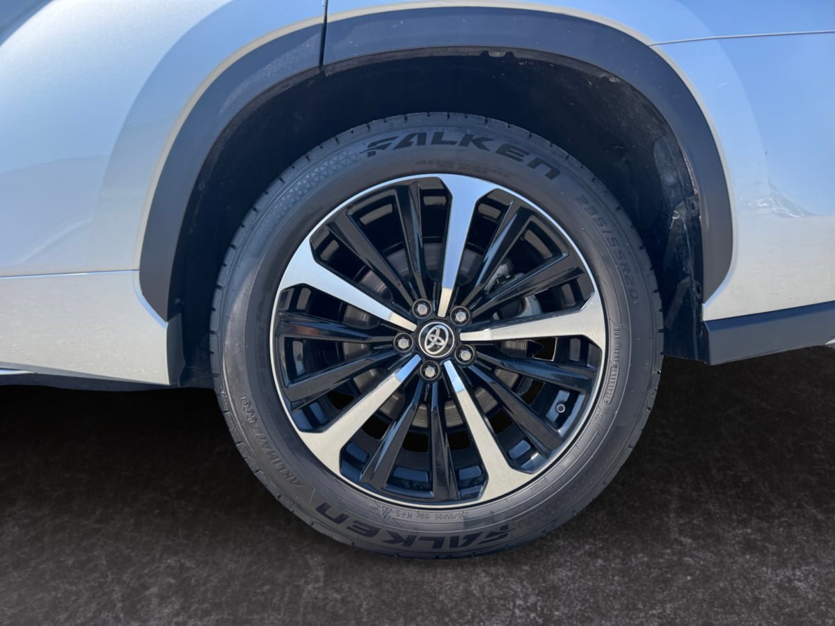 Used 2021 Toyota Highlander XSE FWD image 9