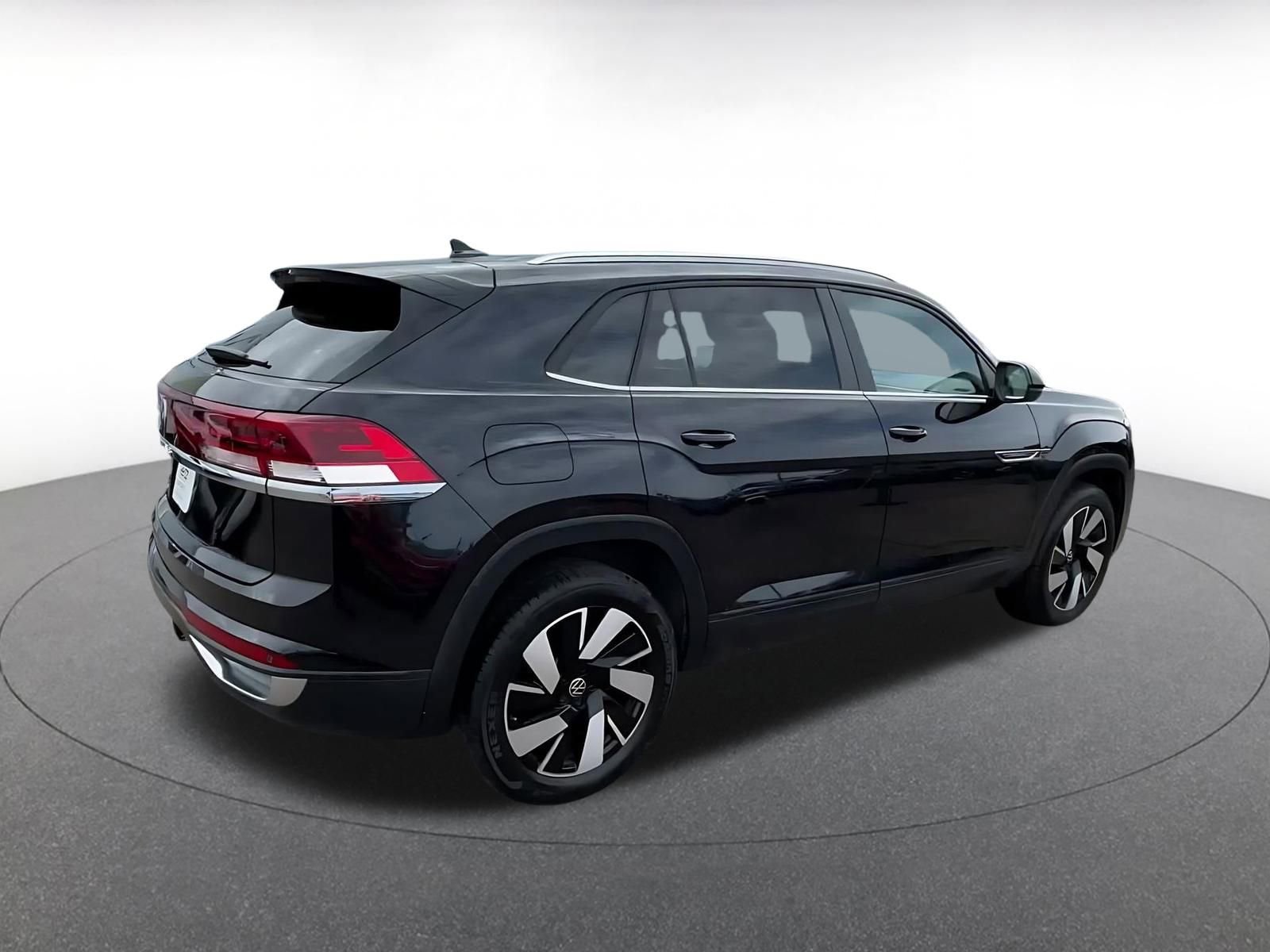 Used 2025 Volkswagen Atlas Cross Sport SE FWD image 15