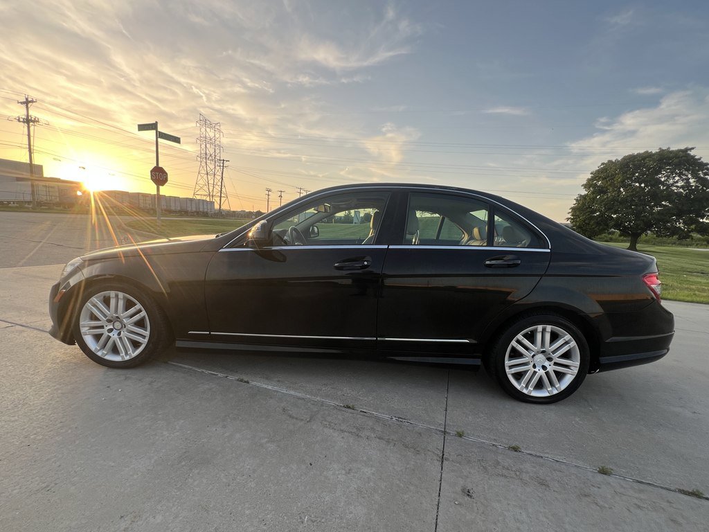 Used 2009 Mercedes-Benz C 300 4MATIC Sedan image 2