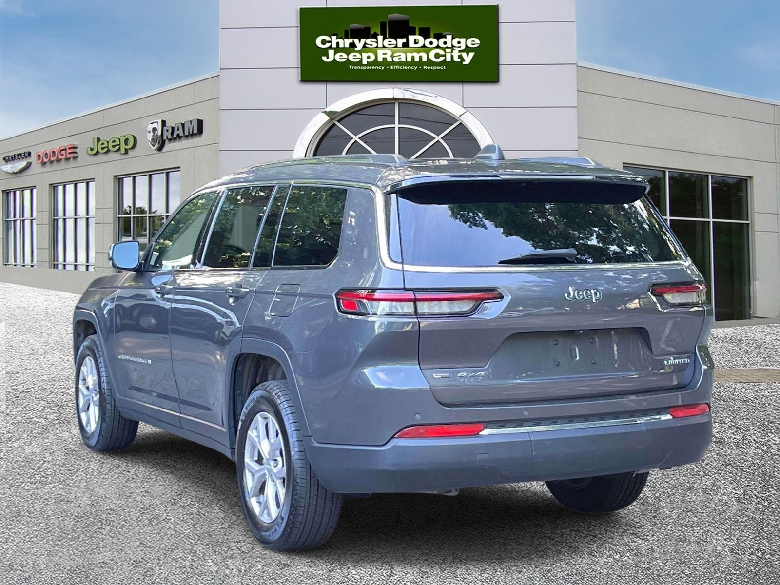 Used 2022 Jeep Grand Cherokee L Limited AWD/4WD image 8