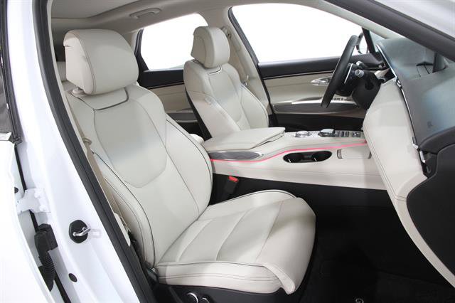 Certified 2024 Genesis GV70 2.5T w/ Advanced Package AWD/4WD image 18