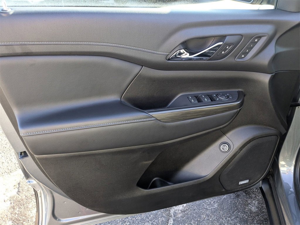 Used 2021 GMC Acadia SLT w/ Elevation Edition image 16