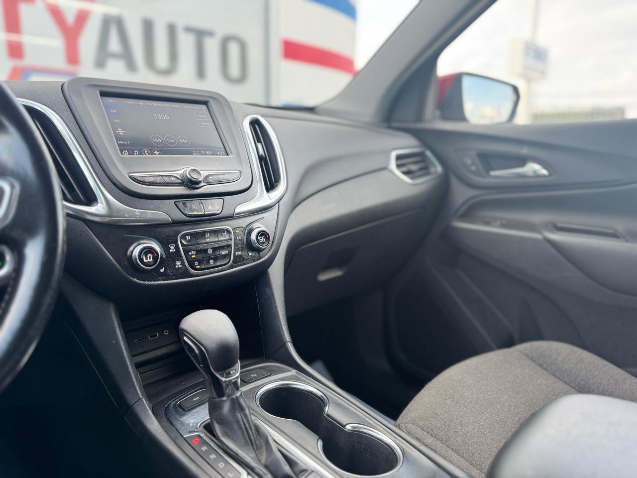 Used 2022 Chevrolet Equinox LT image 44