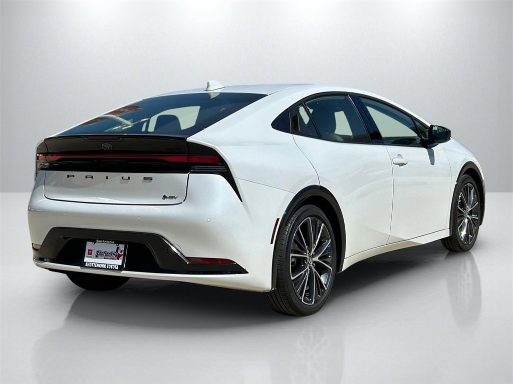Used 2025 Toyota Prius XLE image 5
