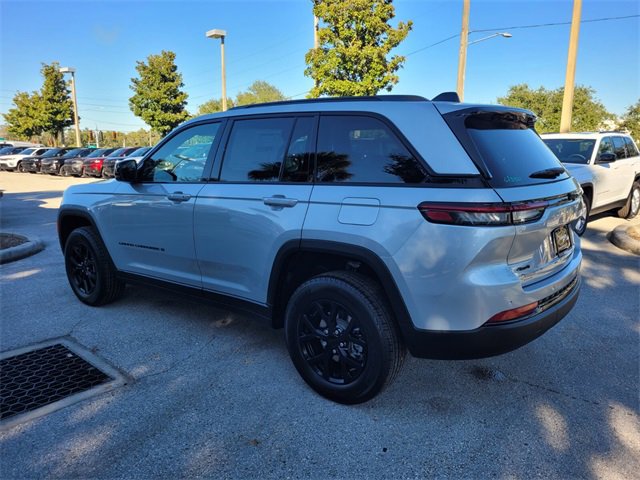 New 2025 Jeep Grand Cherokee Altitude image 11