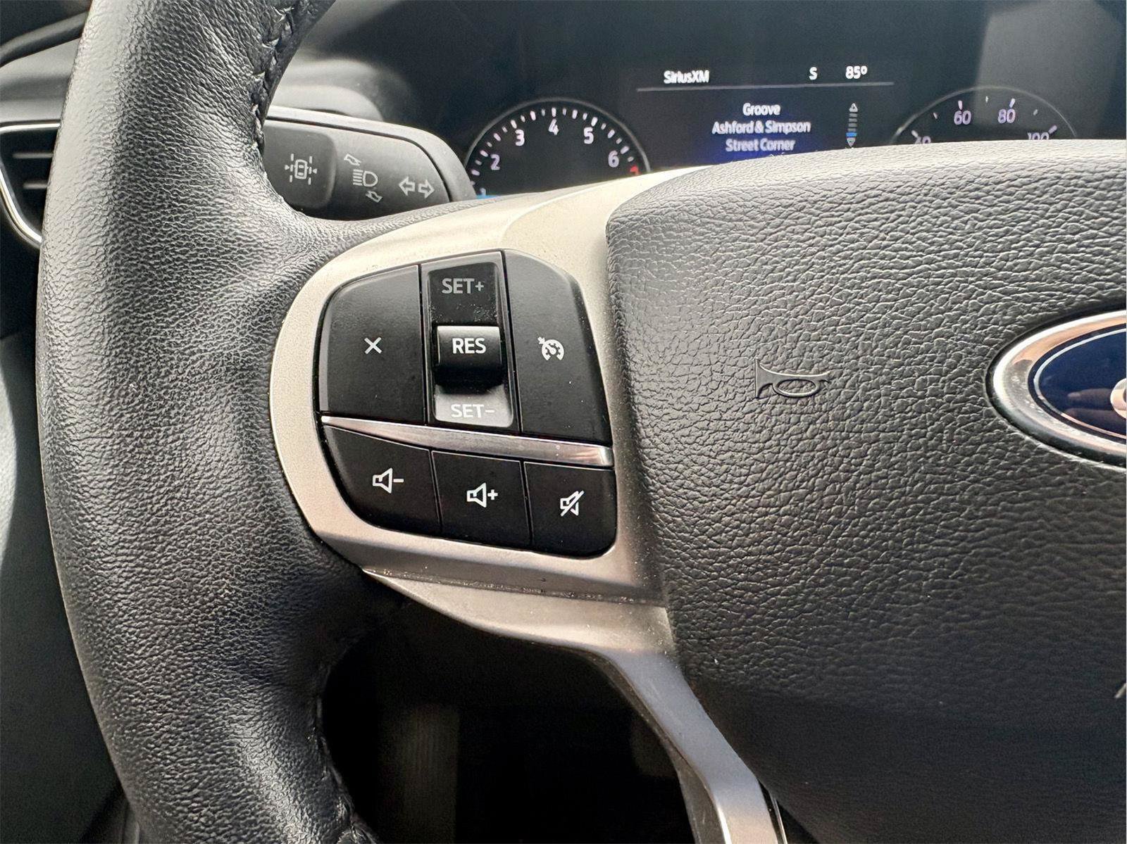 Used 2023 Ford Explorer XLT w/ Equipment Group 202A RWD image 20