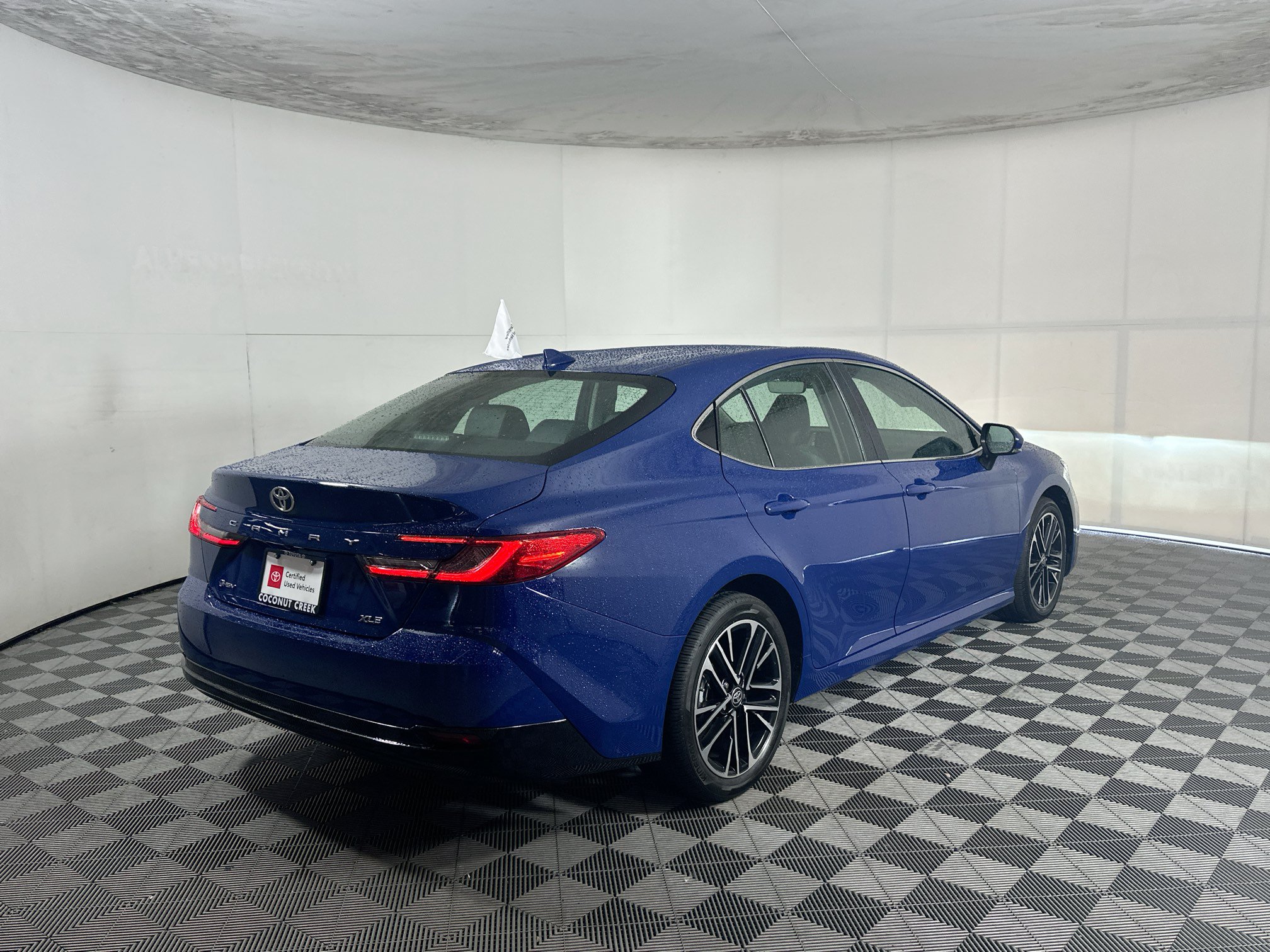 Used 2026 Toyota Camry XLE FWD image 3