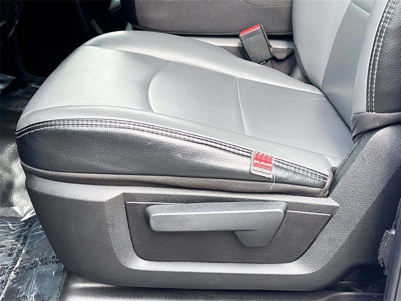 Used 2024 RAM 2500 Tradesman w/ Chrome Appearance Group image 21