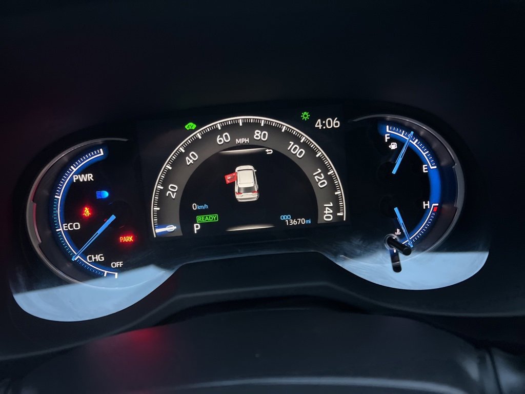 Used 2025 Toyota RAV4 LE image 18