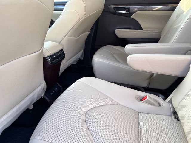 Used 2020 Toyota Highlander Platinum FWD image 15