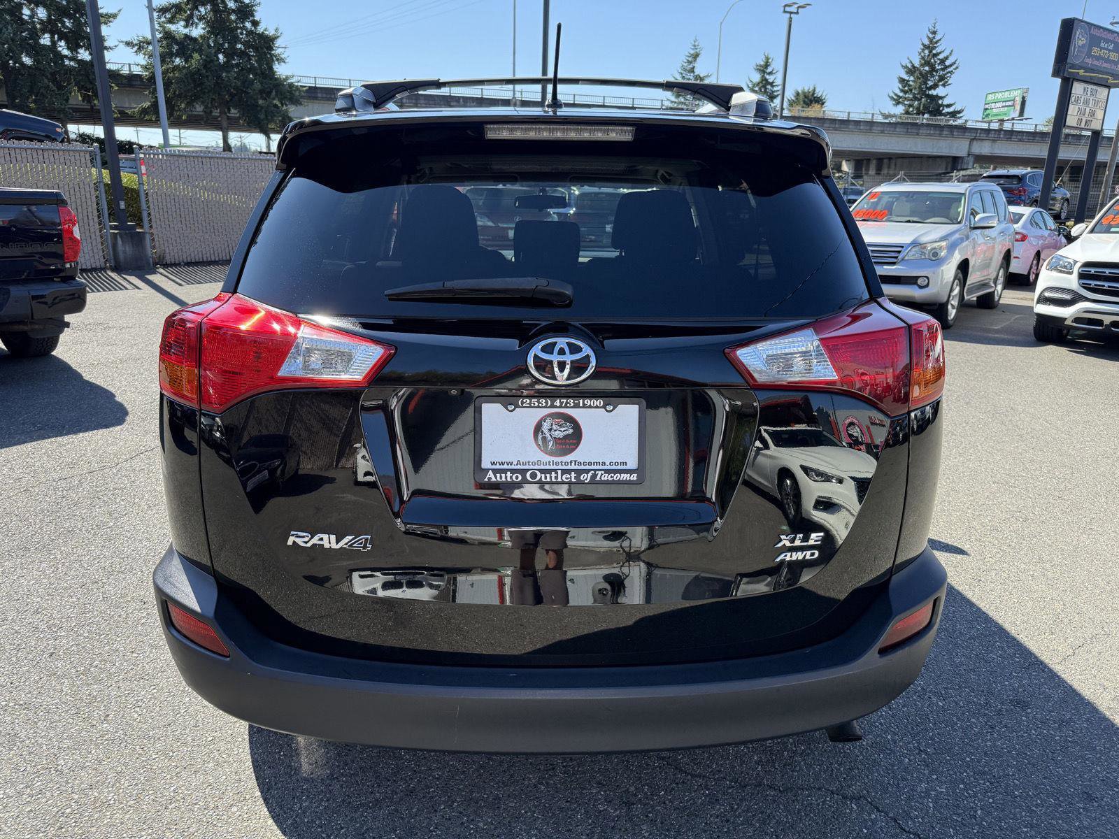 Used 2013 Toyota RAV4 XLE image 9